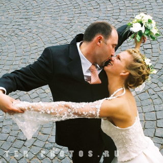 Свадьба отснятая на фотоплёнку в 2003 году главное не сам поцелуй