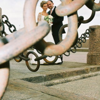 Свадьба отснятая на фотоплёнку в 2003 году сквозь звено цепи