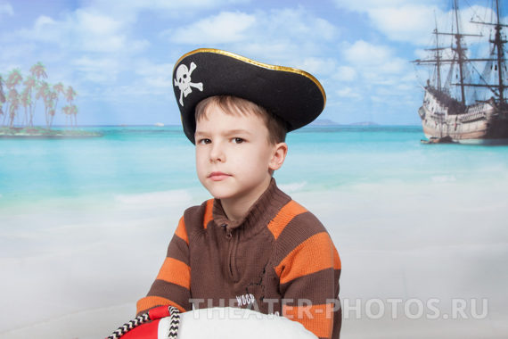323